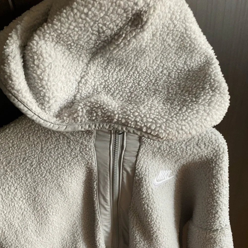 Nike light grey fleece unisex Sherpa Jacket size Big kids L 14-16